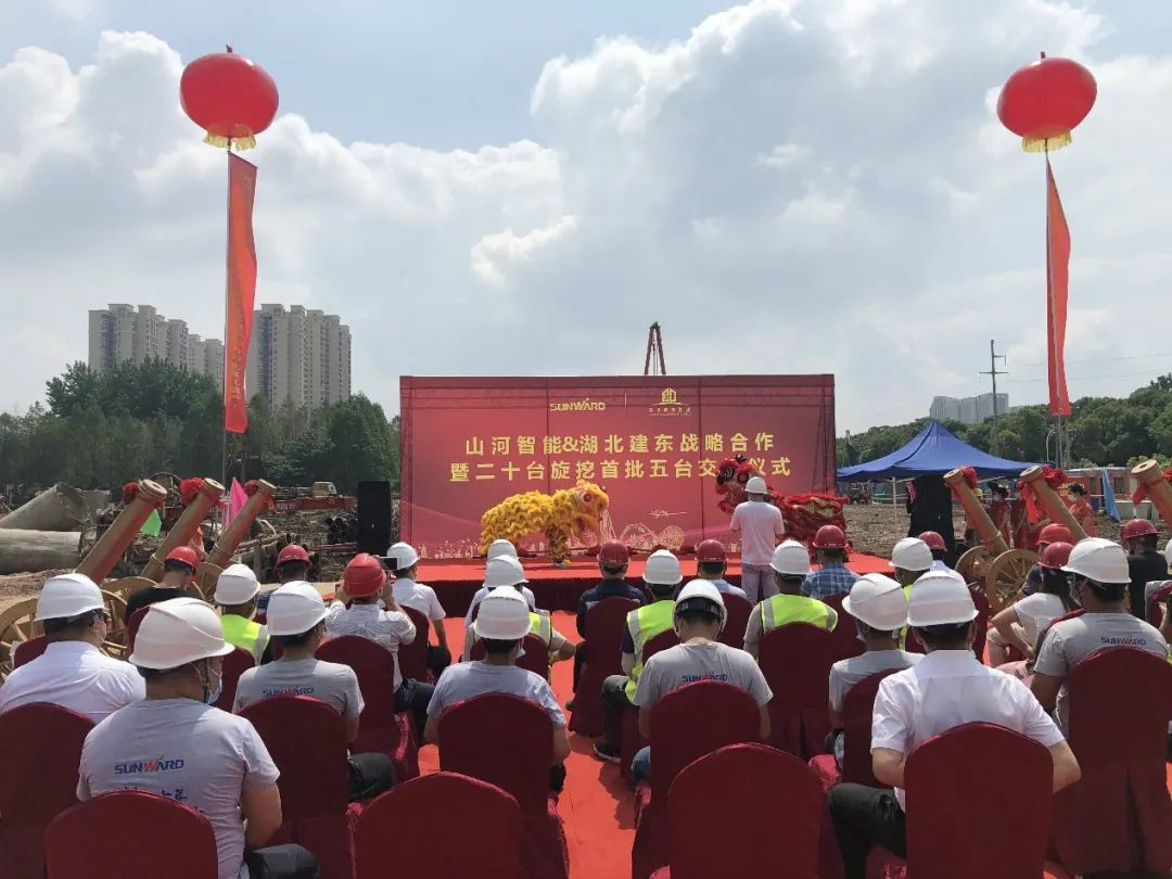 扬帆荆楚大地——J9集团智能旋挖钻机批量交付