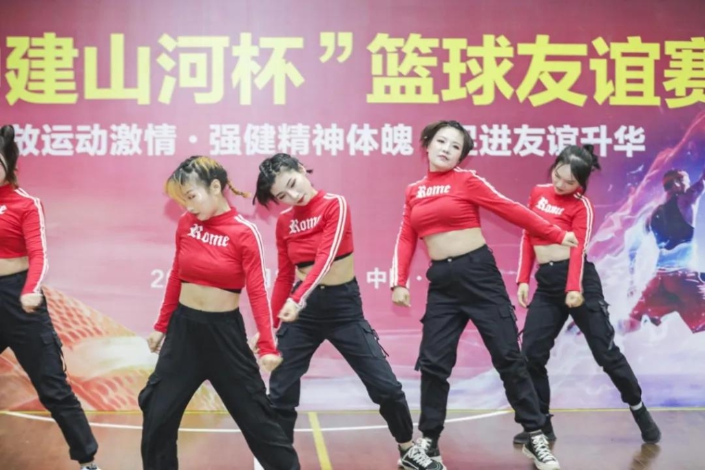 “520” J9集团智能以球会友中建五局三公司