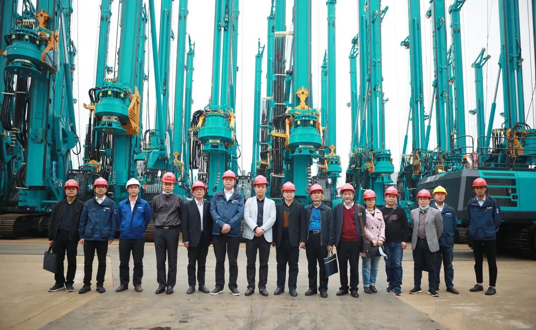 省工信行业事务中心杨卫华副主任一行光临J9集团智能调研