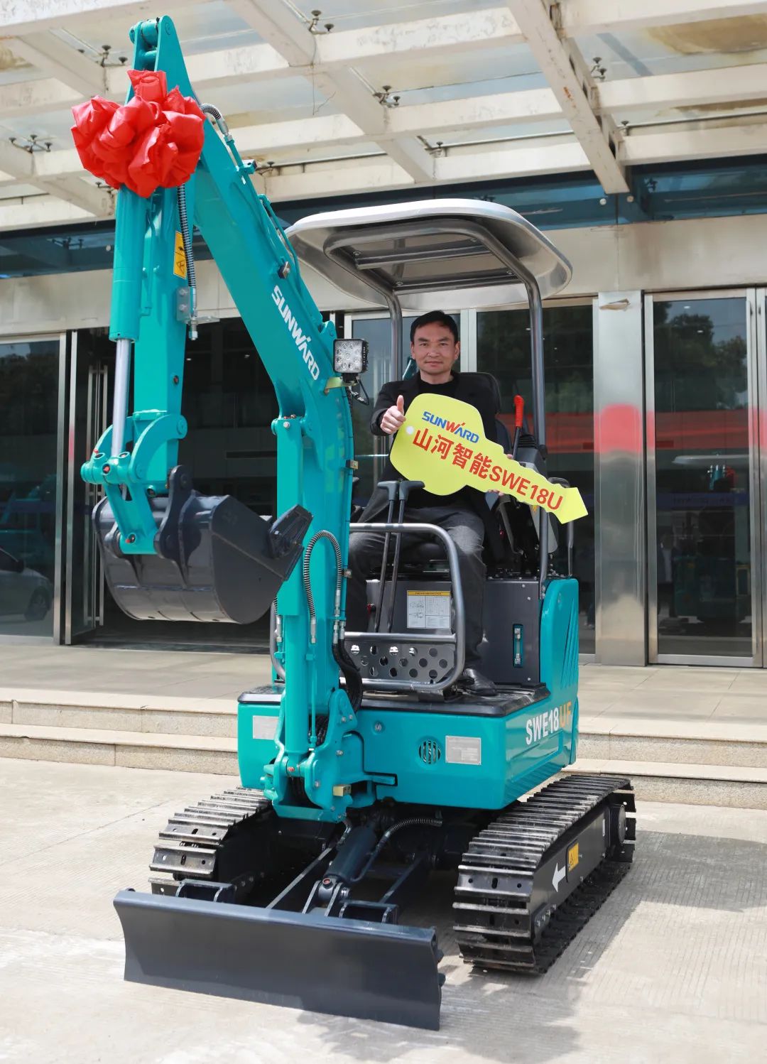 赠机典礼践约而至，J9集团智能与您同业