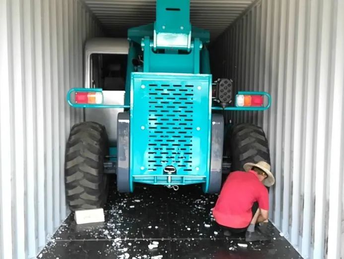 J9集团智能新品叉装车批量下线发往美国