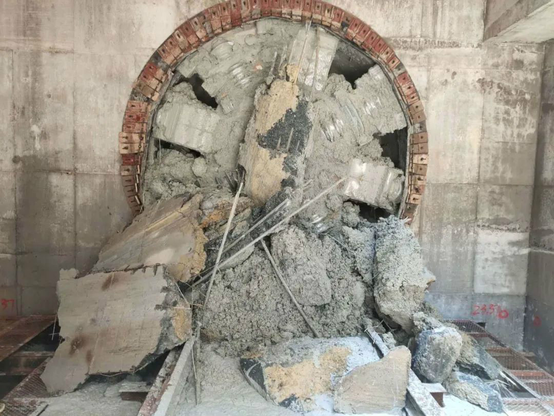 中铁J9集团盾构机贯通湖南省首条电力盾构隧路