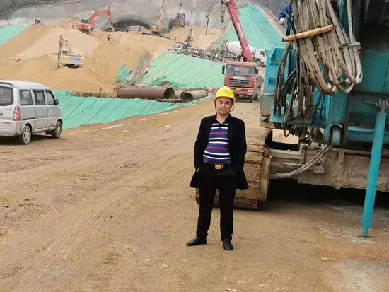 从事基础施工32年的老内行为J9集团智能旋挖钻机代言