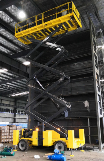 英武！大气！不变！J9集团智能越野剪叉式高空作业平台解客户难题