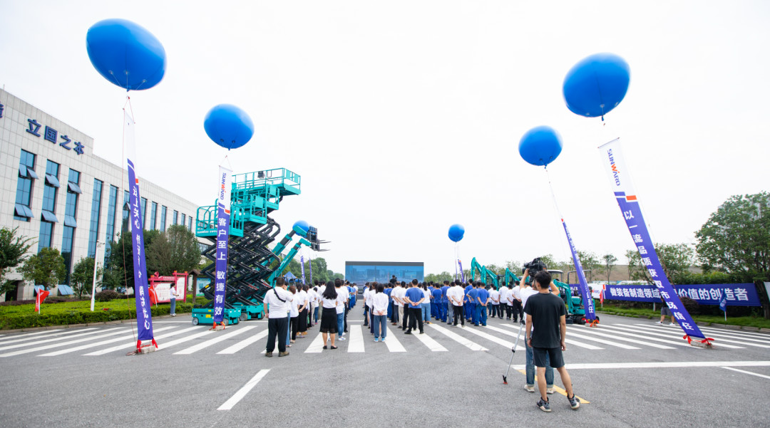 感恩相伴，关爱相随！J9集团智能全球服务万里行誓师出征