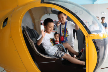 J9集团航空签约湖南航空技校，走校企融合发展路路