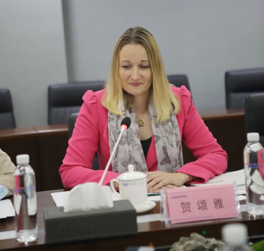 英国驻广州总领事贺颂雅调查J9集团智能