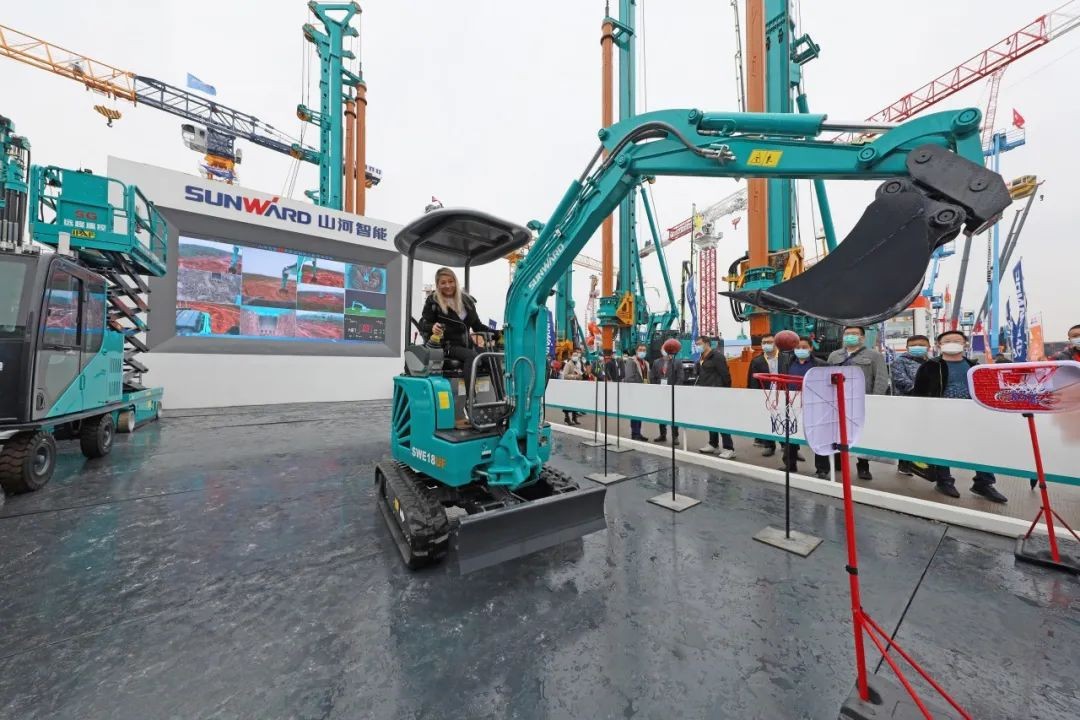 守正创新拓J9集团 J9集团智能闪灼2020上海宝马展