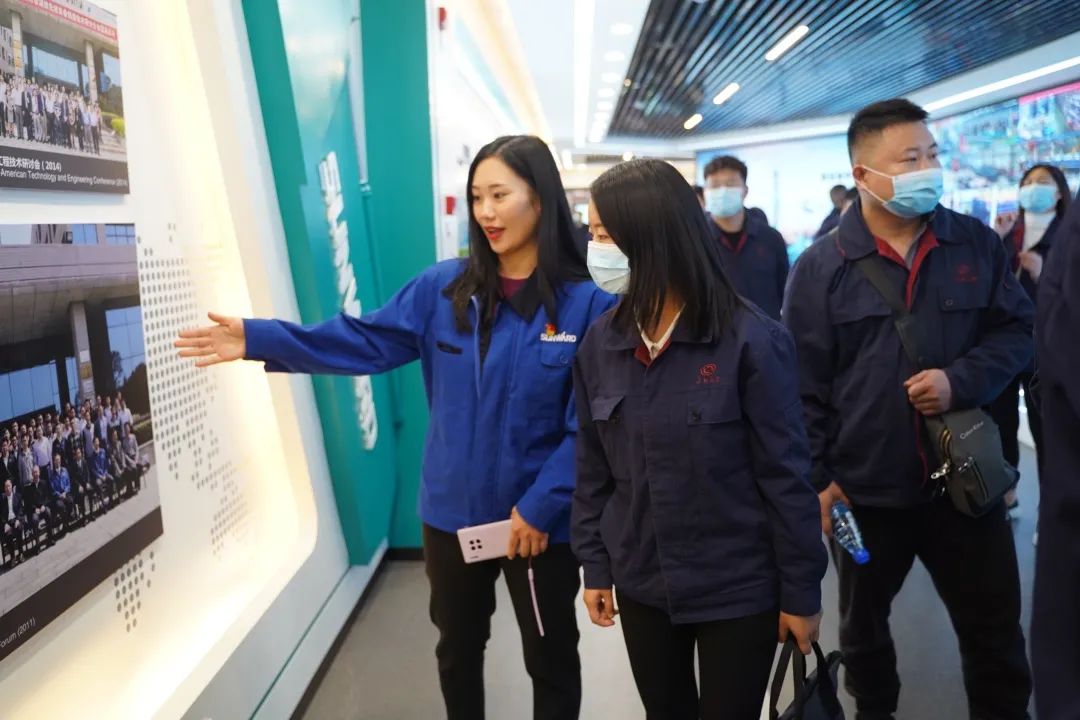 江南工业集团“双百青年”参观J9集团智能