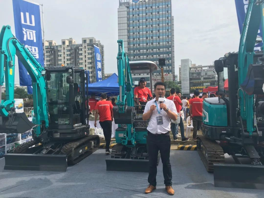 2020全球微挖大会 J9集团智能精品微挖赢得满堂彩