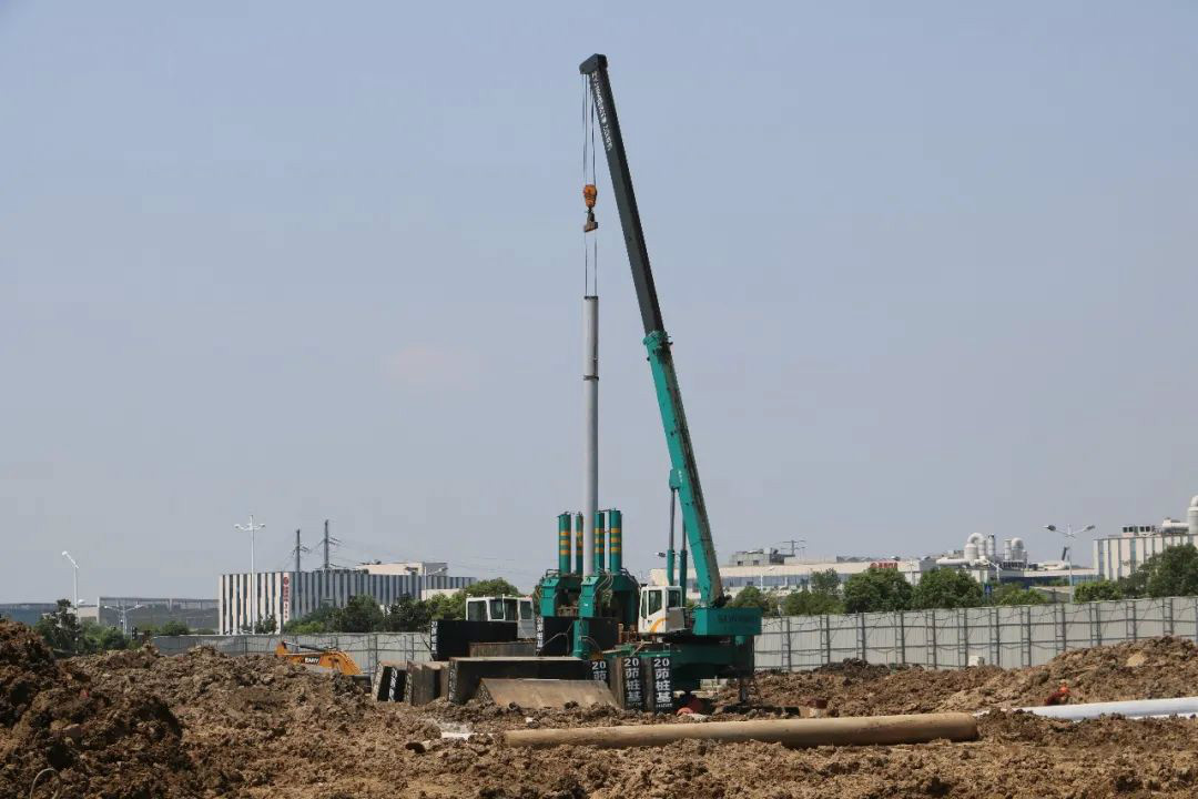 液压静力压桩机从1台到21台，他只用了8年！