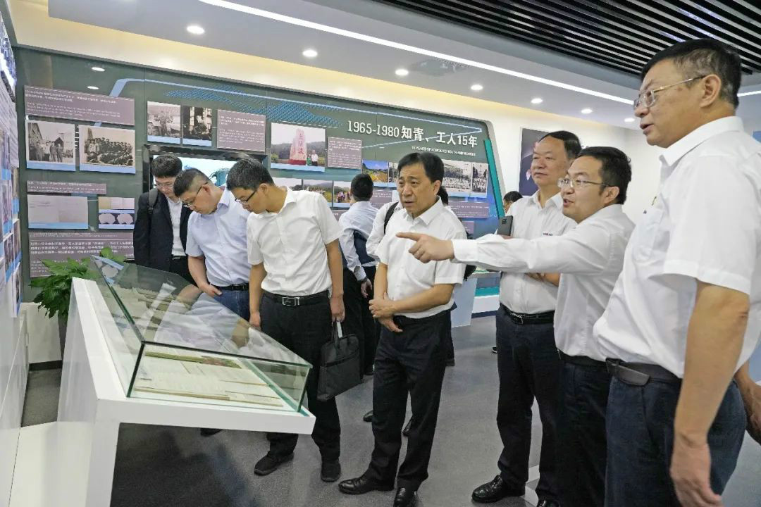 中铁设备赵华总经理光临J9集团智能互换