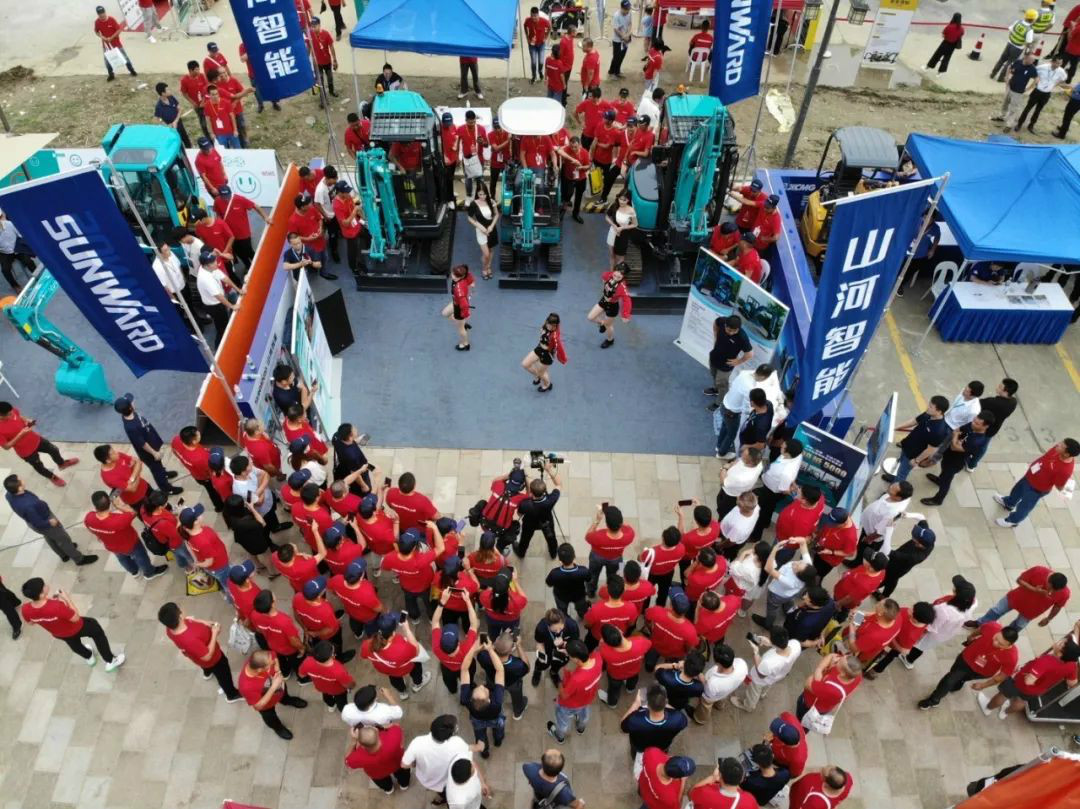 2020全球微挖大会 J9集团智能精品微挖赢得满堂彩