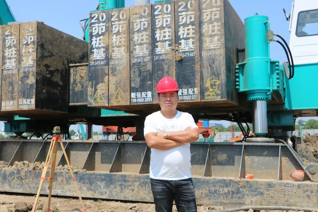 液压静力压桩机从1台到21台，他只用了8年！