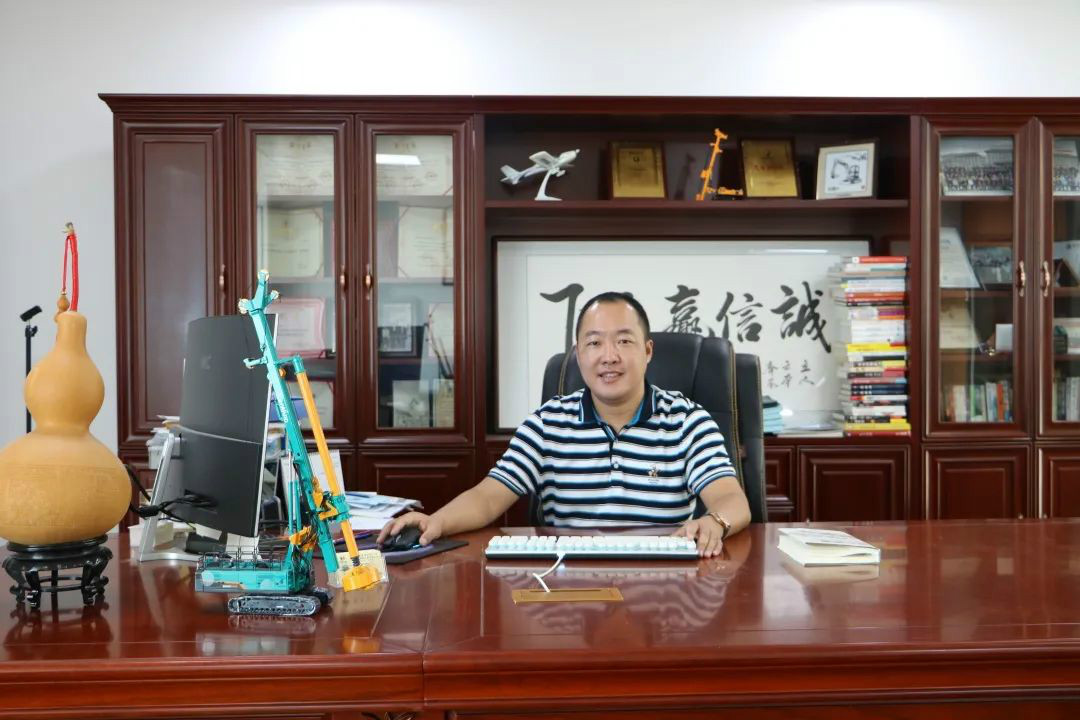 从鞋厂老板到桩工“大烙妆，他以一台静力压桩机撬动财富杠杆