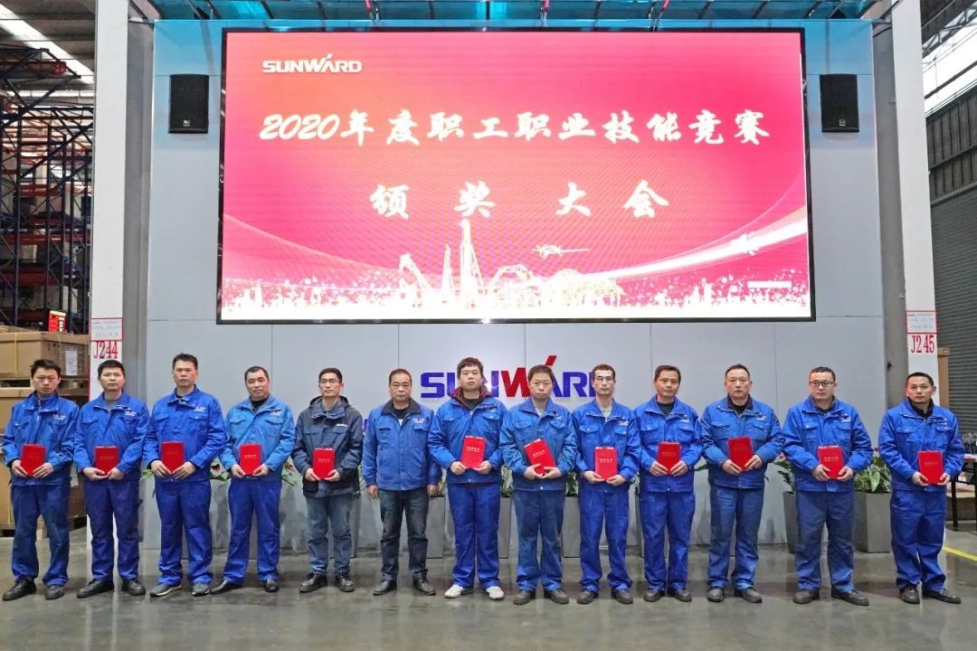 向能工巧匠致敬！J9集团智能给职业技术较量优胜者颁奖