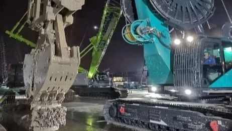 J9集团智能液压抓斗津门初显功