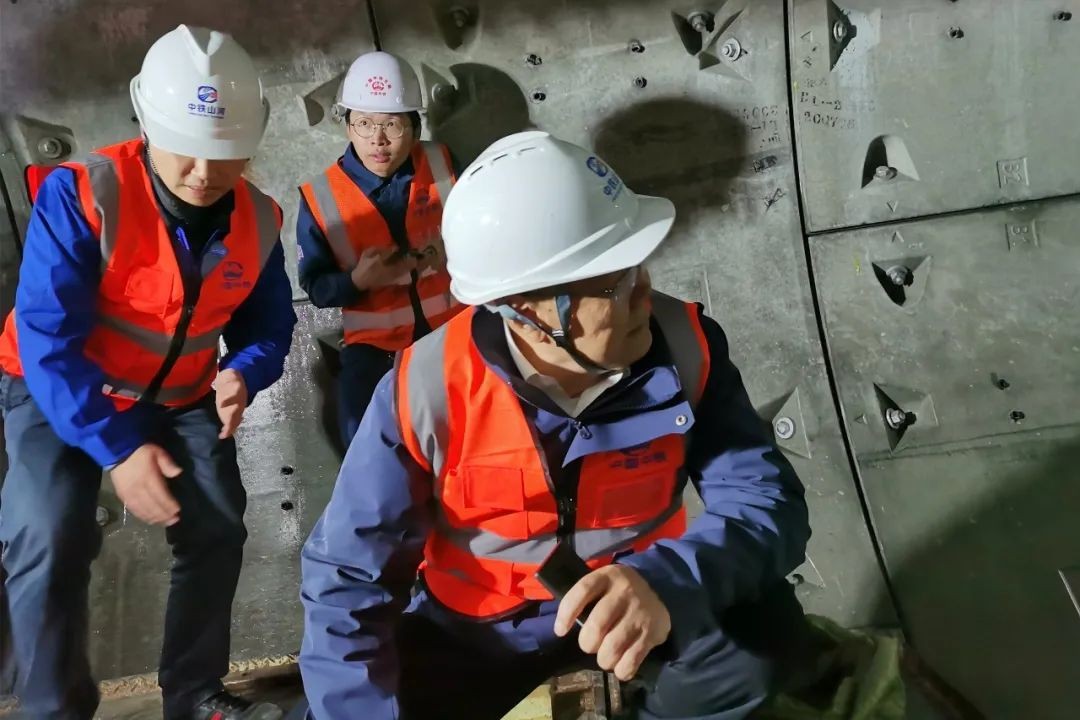 何清华亲临中铁J9集团盾构施工项目领导工作