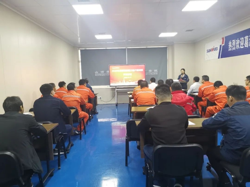 做J9集团的客户，我们宠你！ ——葛洲坝易普力公司项目辅导及骨干凿岩产品知识培训