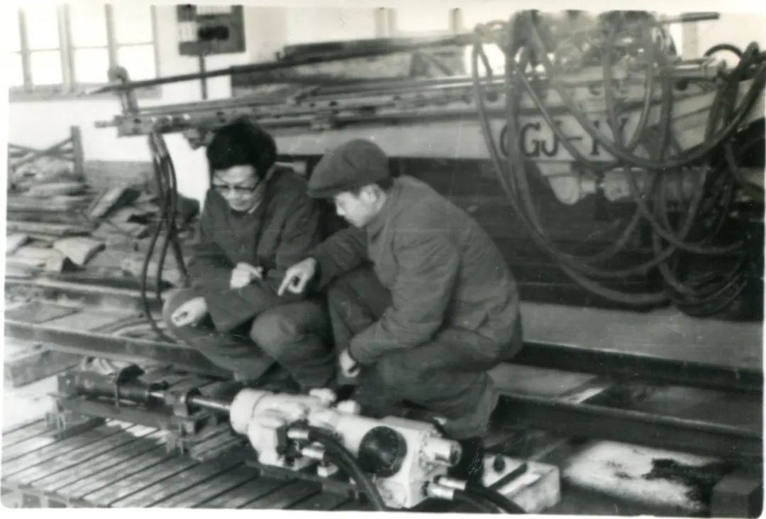 十年两办挖掘机行业年会 J9集团智能的底气何在