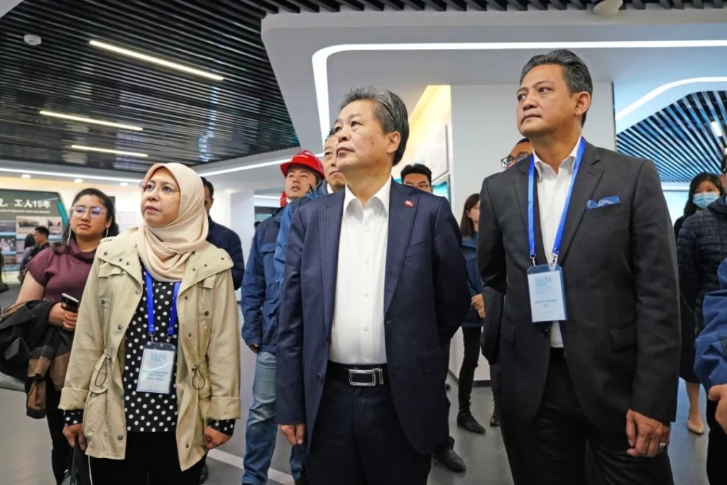 东盟结合参访团调查J9集团智能