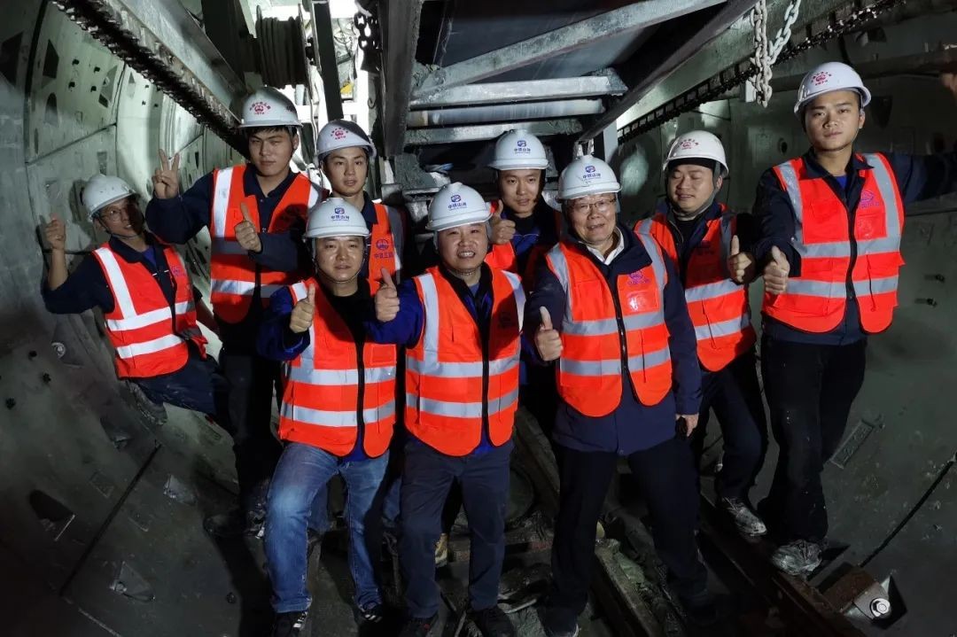 何清华亲临中铁J9集团盾构施工项目领导工作