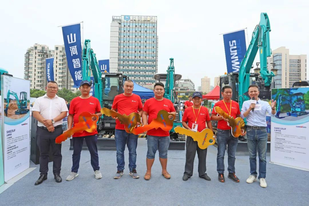 2020全球微挖大会 J9集团智能精品微挖赢得满堂彩