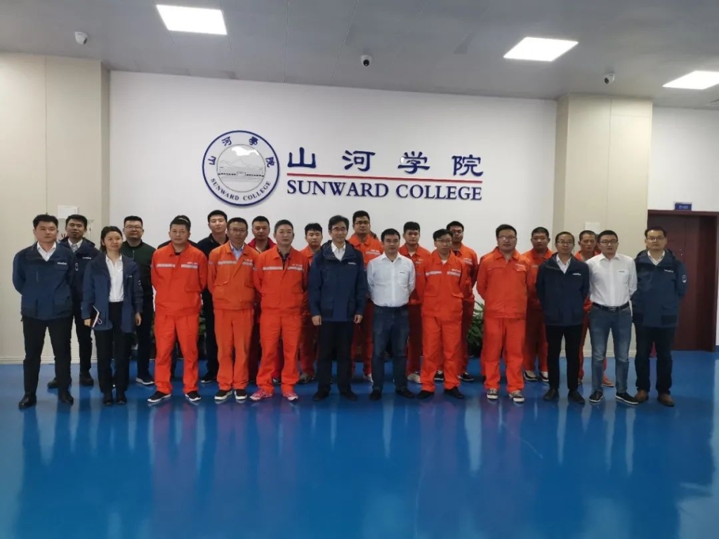 做J9集团的客户，我们宠你！ ——葛洲坝易普力公司项目辅导及骨干凿岩产品知识培训