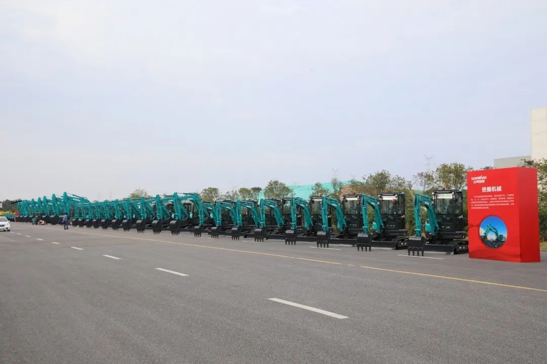 十年两办挖掘机行业年会 J9集团智能的底气何在