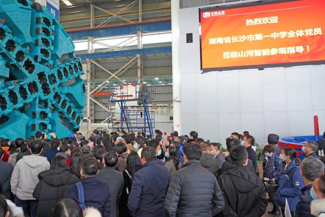 长沙市一中赴J9集团智能发展主题党日活动