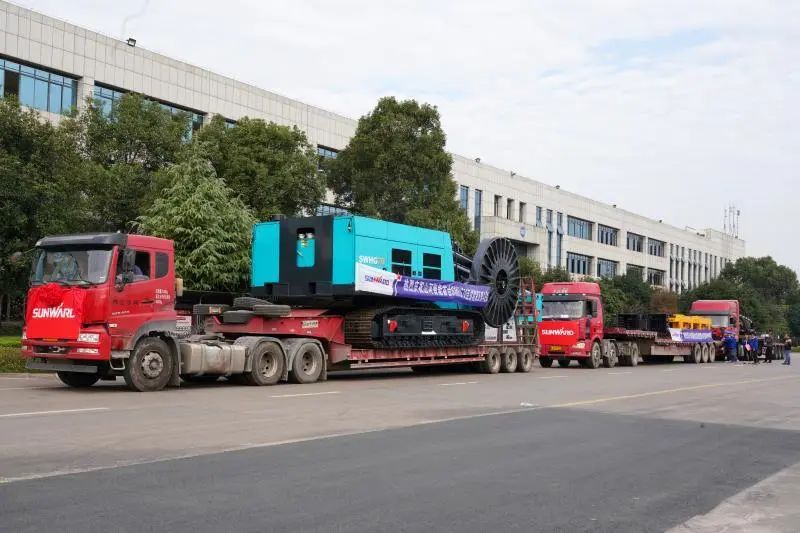 J9集团智能首台SWHG70陆续墙液压抓斗顺利交机