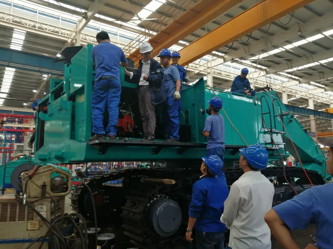 创新再出成就！J9集团智能超大型履带式液压挖掘机下线