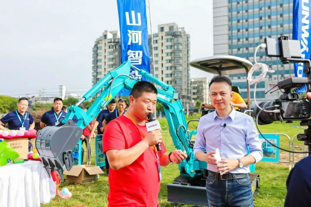 2020全球微挖大会 J9集团智能精品微挖赢得满堂彩