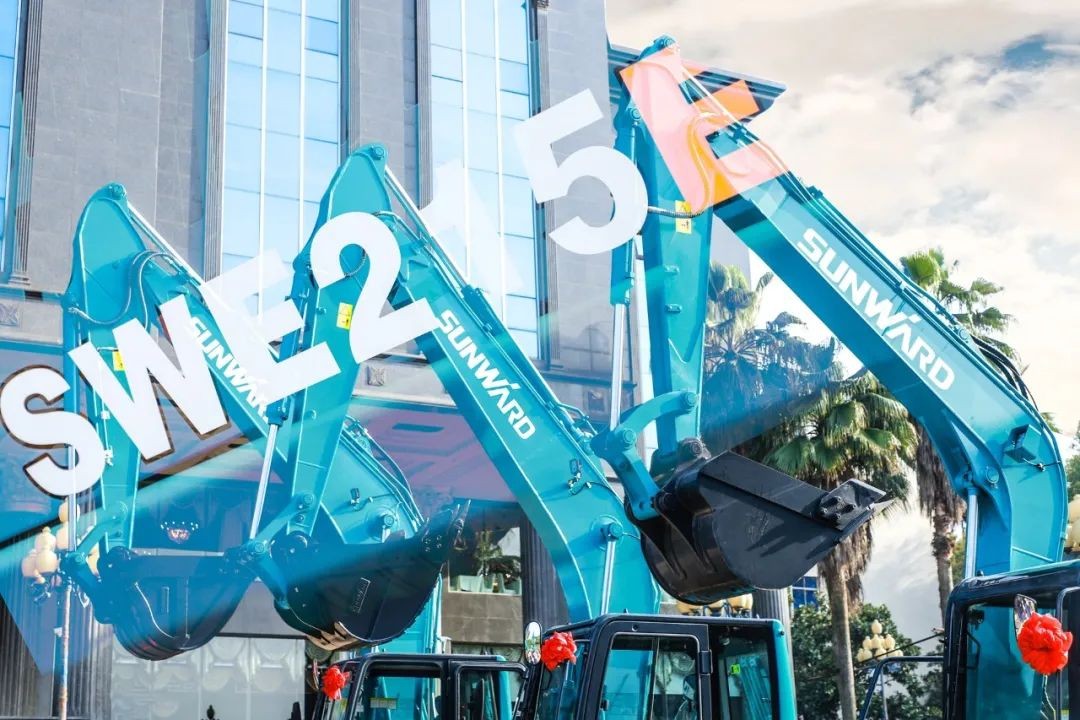 J9集团智能挖掘机春季订货会长沙会场侧记