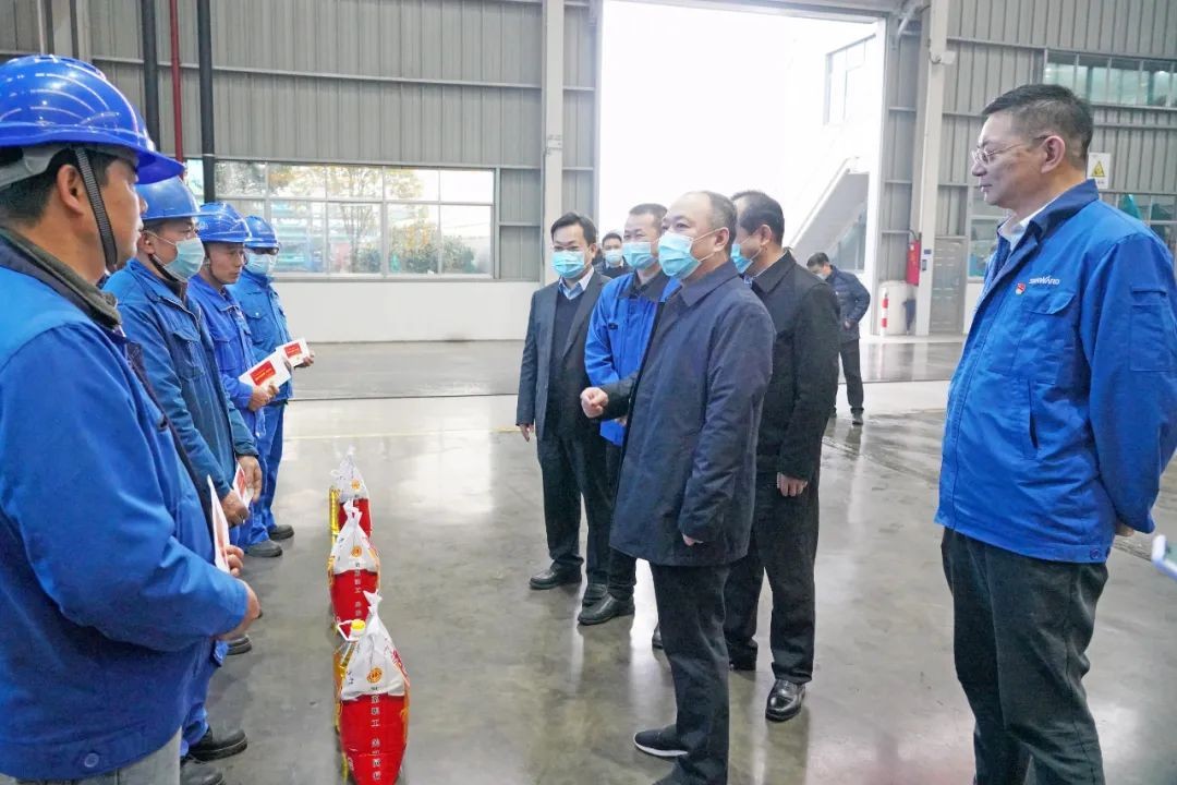 张庆红慰问J9集团智能难题党员