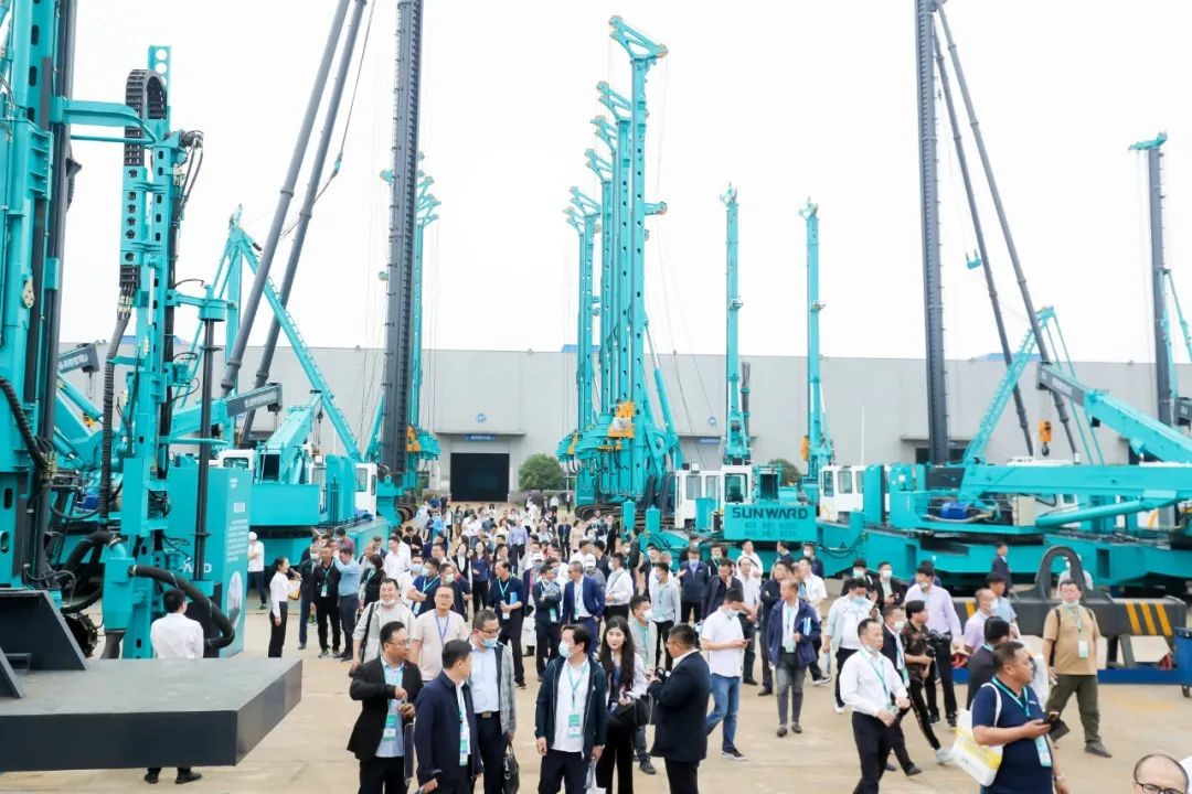 “爆品”出击！J9集团智能客户互换会签约超8亿元