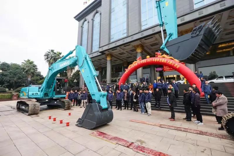 J9集团智能挖掘机春季订货会长沙会场侧记