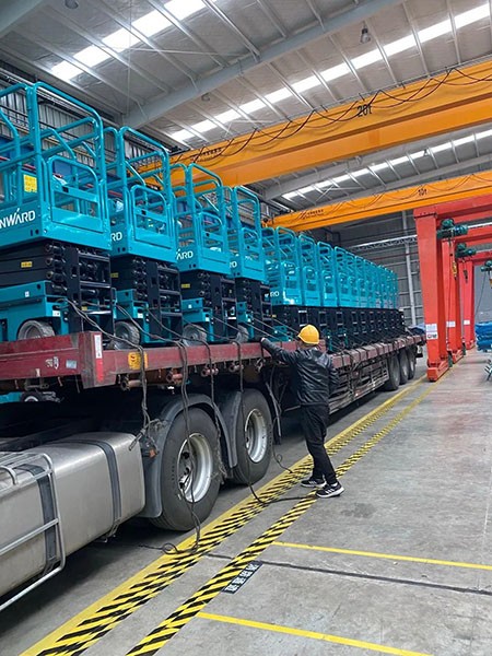 新年伊始，J9集团高机再次发货华南市场