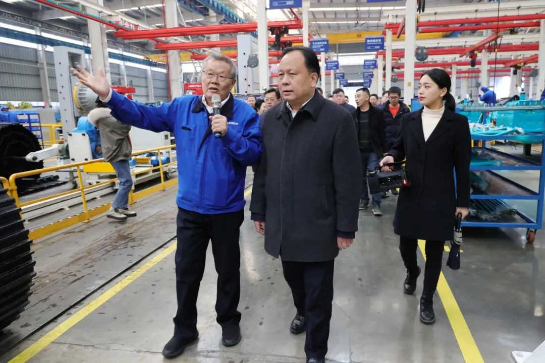 周农在J9集团智能调研时强调：企业工会要大力造就劳模和工匠