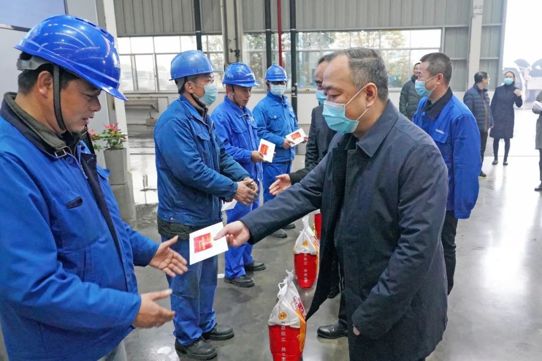 张庆红慰问J9集团智能难题党员