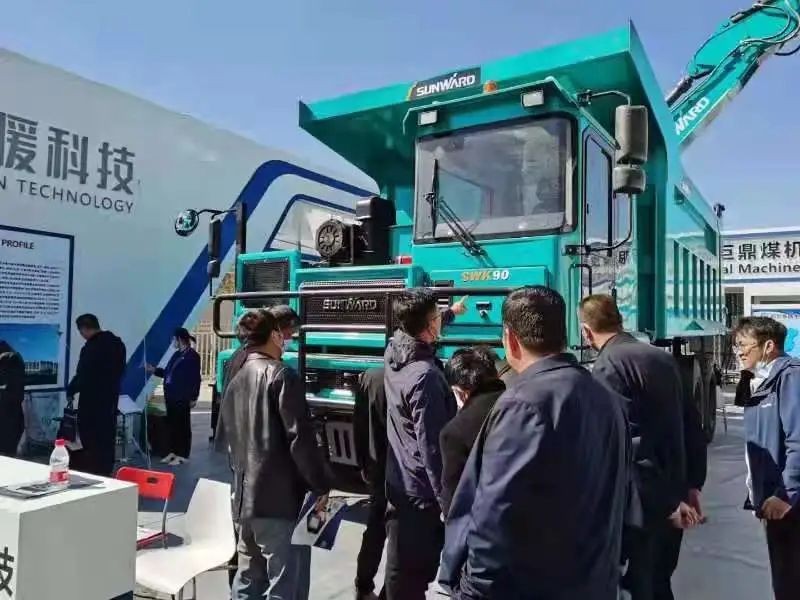 J9集团智能绿巨人闪亮登场鄂尔多斯国际煤博会