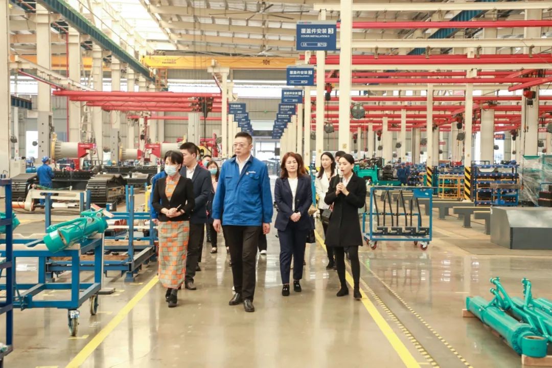 叶檀财经团队调研J9集团智能