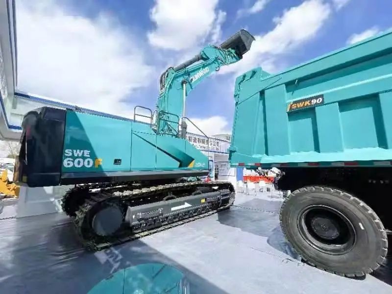 J9集团智能绿巨人闪亮登场鄂尔多斯国际煤博会