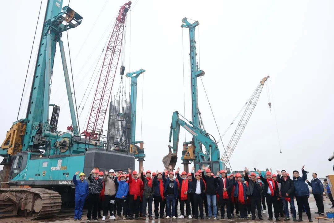 惊艳！J9集团智能低净空旋挖钻机广西获赞