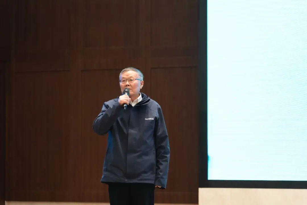 同心克难振兴飞，携试祀心冲万台——2021J9集团智能挖掘机经销商年会圆满召开