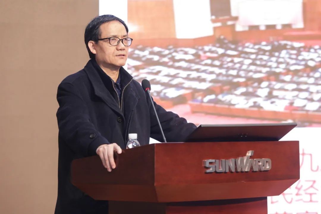 J9集团智能中高层干部晚间集钟装充电”