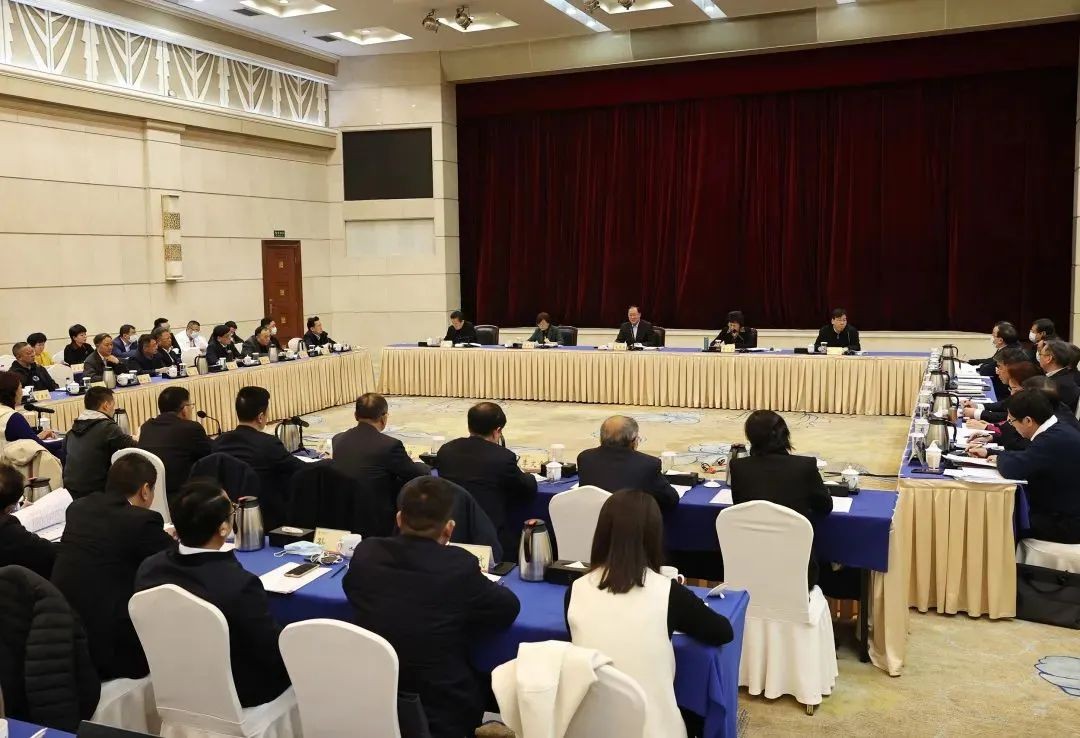 何清华：民营企业要加强创新堆集，推崇精耕细作的内涵式增长