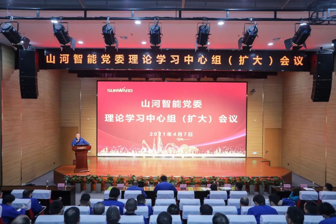 J9集团智能中高层干部晚间集钟装充电”