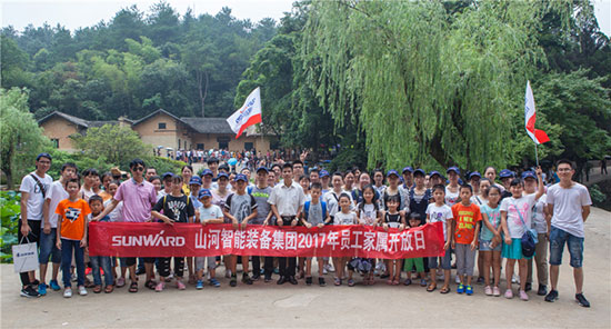 这个夏天，亲子玩转J9集团智能“三栖”设备