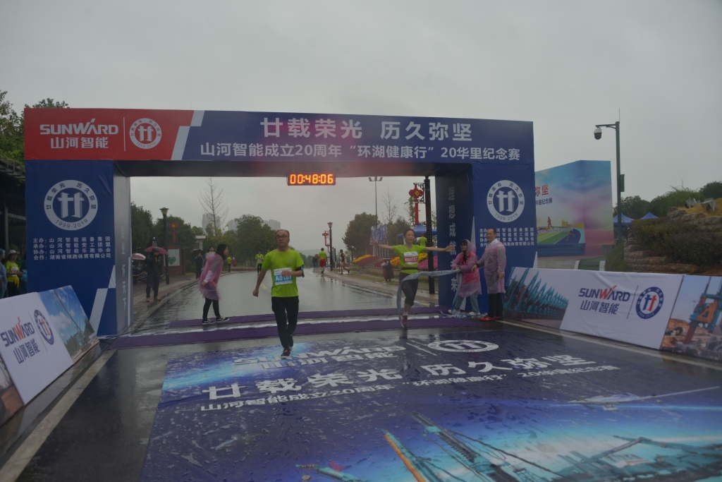 笑对风雨 奋勇奔杏转—J9集团智能20周年环湖跑跑出精气神